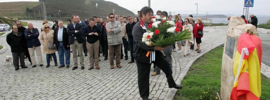 Unos 200 coruñeses claman contra la excarcelación inminente de terroristas