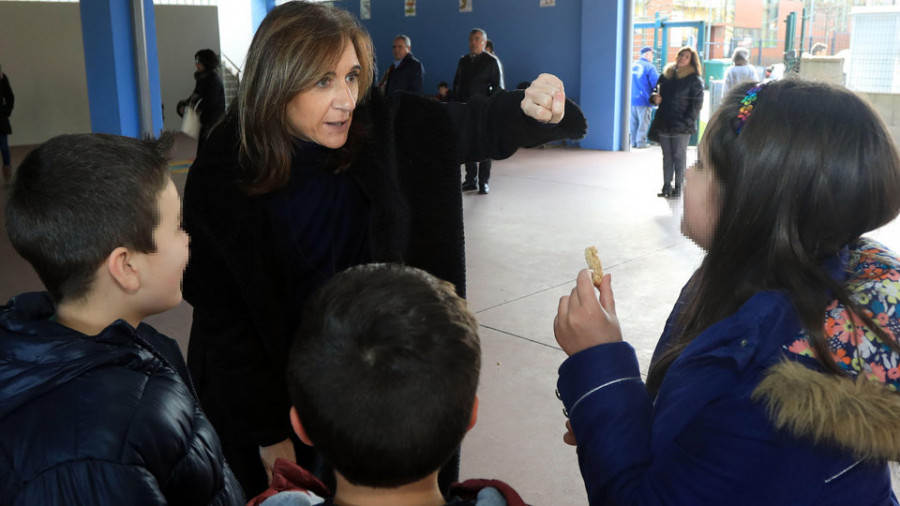 La conselleira de Educación visita el CEIP Vicente Otero tras las obras de rehabilitación integral