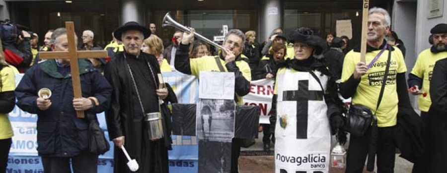 Novagalicia y los sindicatos acuerdan rebajar el ERE a 1.850 trabajadores