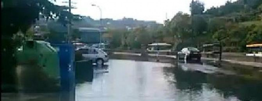 La pleamar inunda A Ribeira y hoy se espera un nuevo capítulo