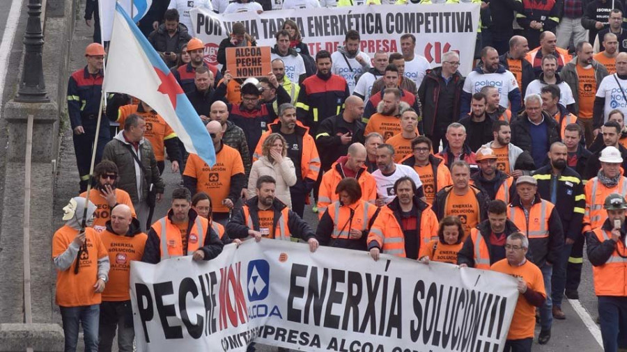 Los trabajadores de Alcoa culpan al Gobierno central de abocarles al cierre