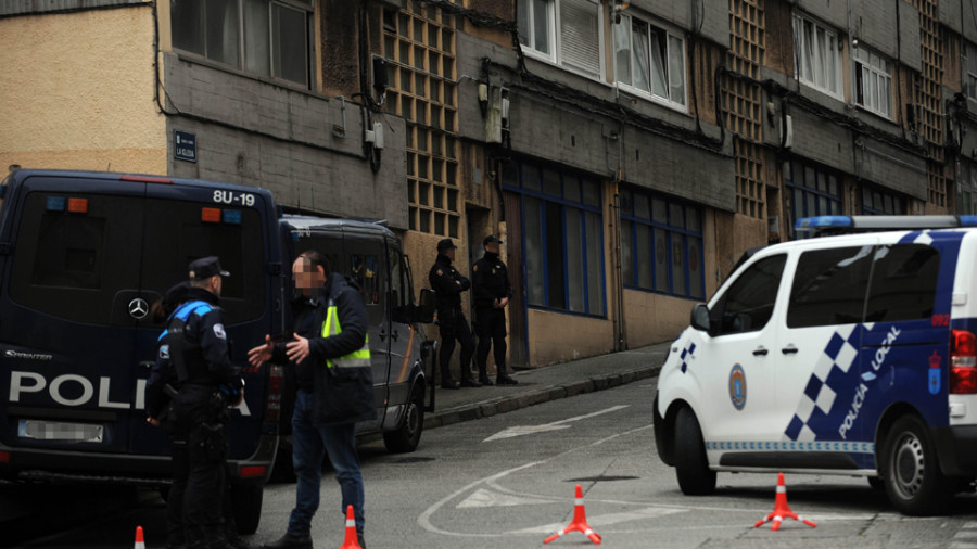 La Policía Nacional detiene a doce sospechosos en el punto negro de drogas de Monelos