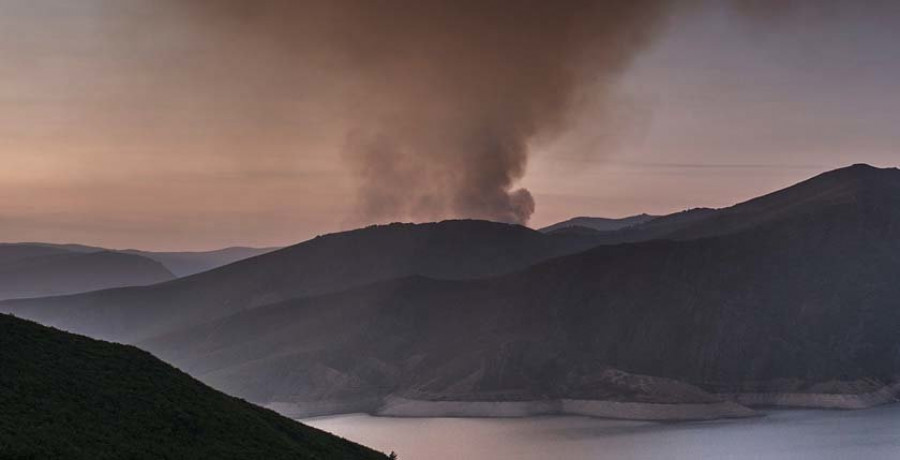 Galicia registra 335 rayos y uno de ellos provoca otro incendio en O Invernadoiro