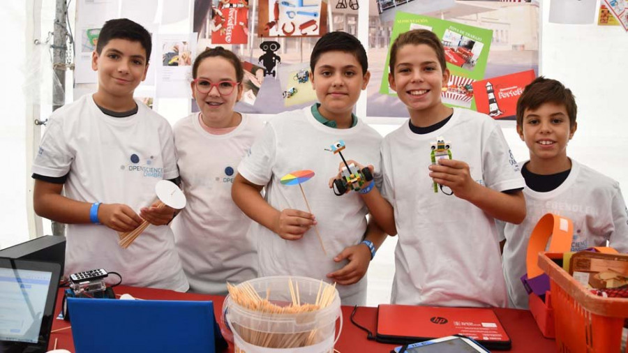 Experimentos y diversión se dan la mano en la Open Science de Cambre