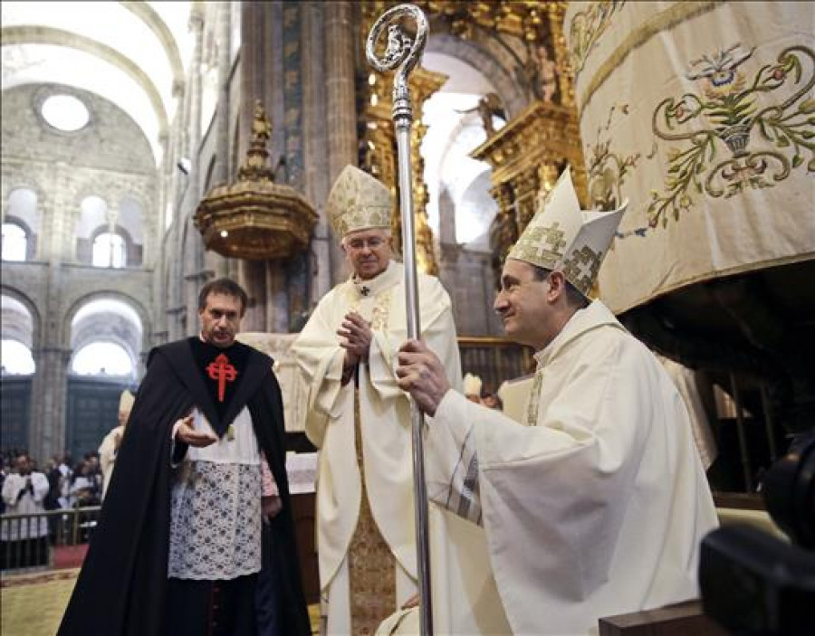 El nuevo obispo auxiliar de Santiago reafirma su vocación de "entrega total"
