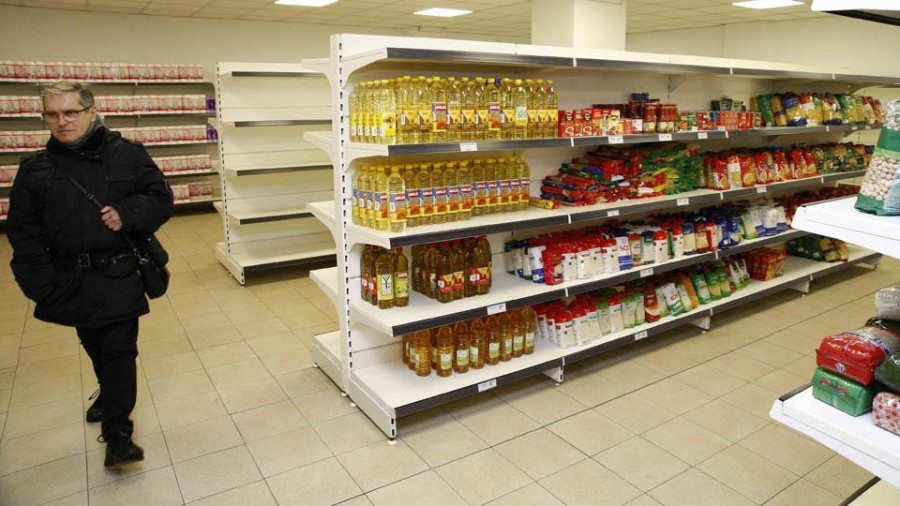 Cáritas inaugura un economato que proporcionará alimentos  a 860 personas y 380 familias