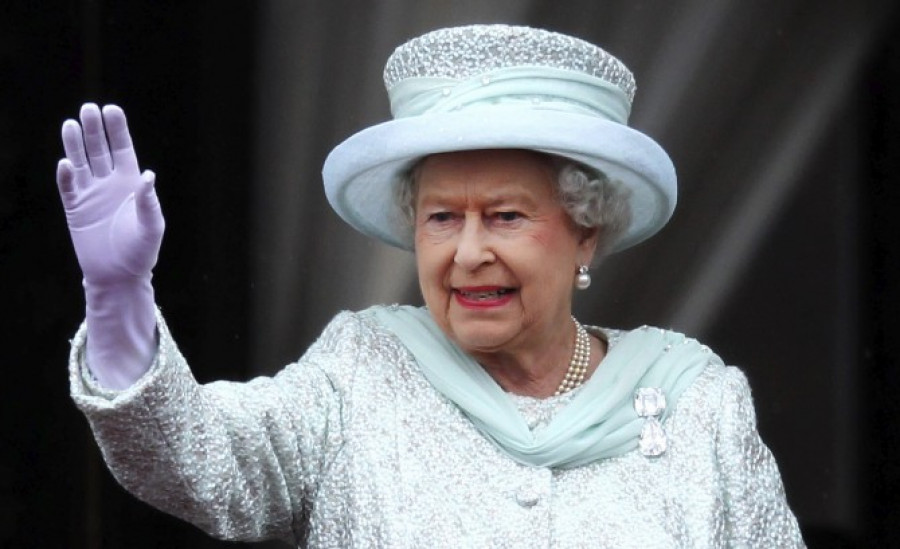 Miles de personas darán la bienvenida en Belfast a la reina Isabel II