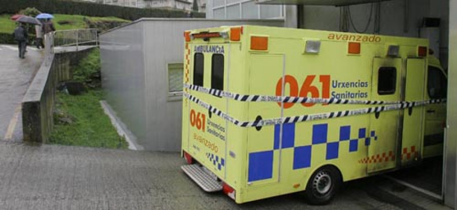 Queman el interior de una ambulancia del 061 en la base de actuación urgente