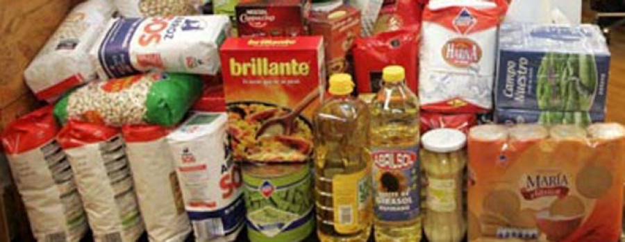 Una asociación cultural de  la Policía recoge alimentos para la Cocina Económica