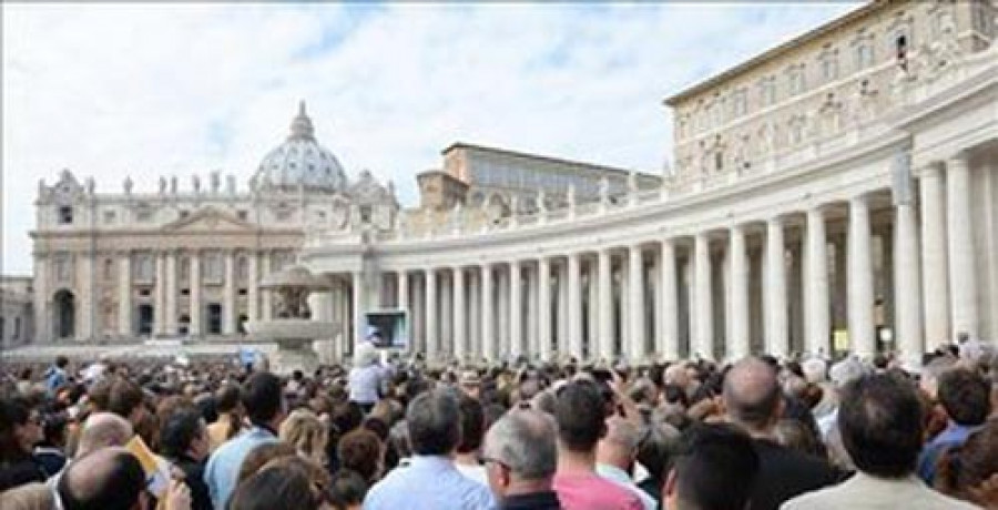 El papa Francisco recuerda el "valor" de las mujeres y saluda a las madres de Argentina