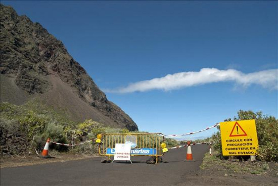 La población siente dos de los 46 seísmos registrados hoy en El Hierro