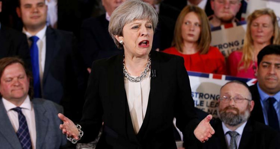 El Parlamento británico aprueba 
las elecciones anticipadas de May