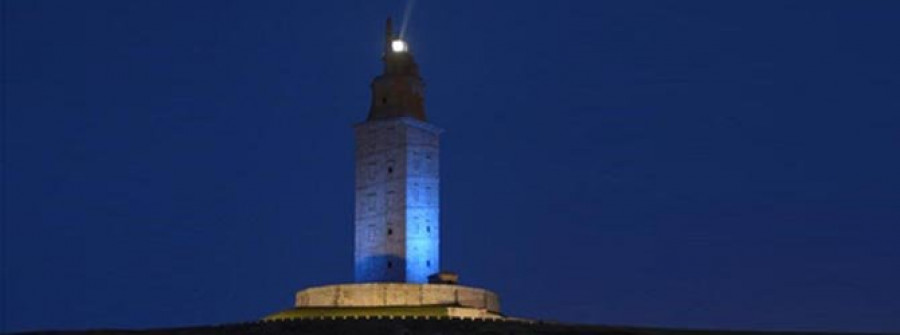 Cinco años después, La Torre de Hércules “se viste” de azul
