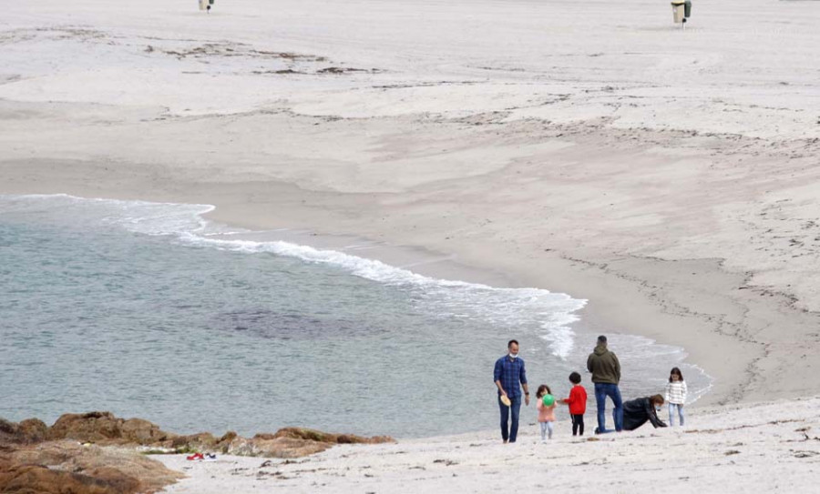 El Ayuntamiento instalará desde mañana puntos de control para informar del aforo en las playas