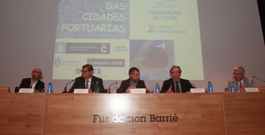 Fomento buscará una solución para la conexión ferroviaria con Langosteira