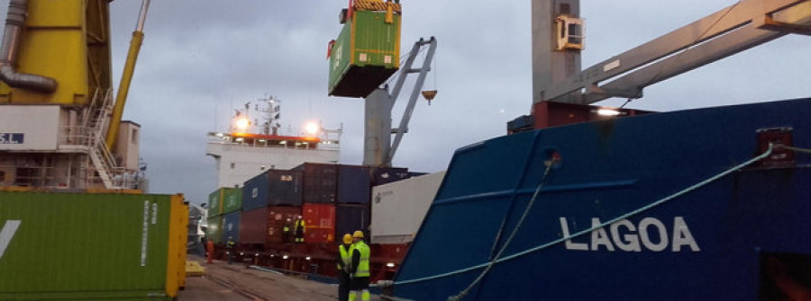 El Puerto coruñés recupera el tráfico de contenedores con una línea a Canarias