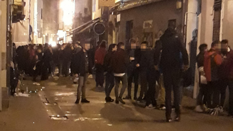 Los vecinos del Orzán denuncian que el botellón invade las zonas protegidas