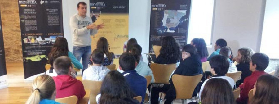 ARTEIXO-Los escolares reciben charlas sobre las reservas de la Biosfera en Muiño Vello
