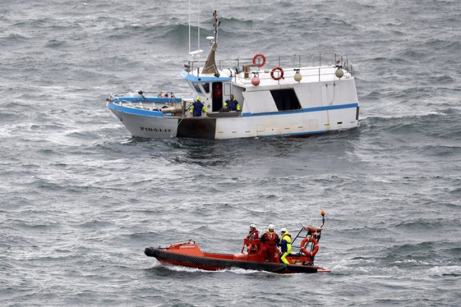 La mala visibilidad impide la búsqueda por mar del marinero desaparecido