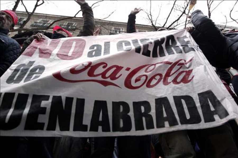 Coca-Cola plantea cambiar las condiciones laborales a la plantilla además del ERE