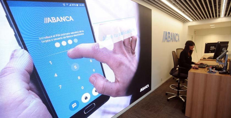 Abanca permite gestionar seguros y hacer transferencias desde el móvil