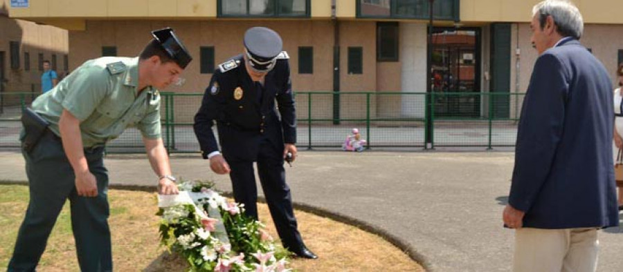 Cambre realiza una ofrenda floral en homenaje a las víctimas del terrorismo