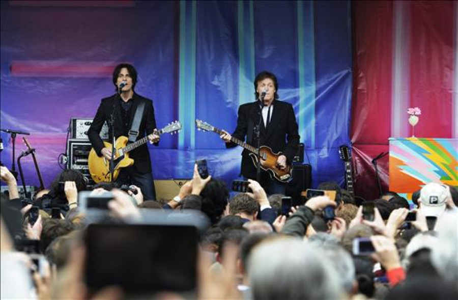 McCartney promociona su último disco "New" en un concierto improvisado en Covent Garden