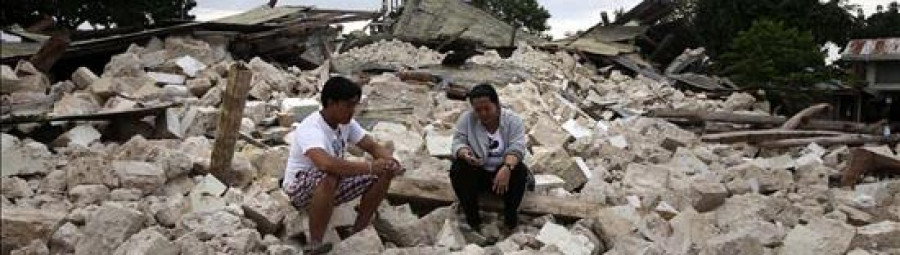 Aumentan a 185 los muertos en el terremoto de 7,2 grados en Filipinas