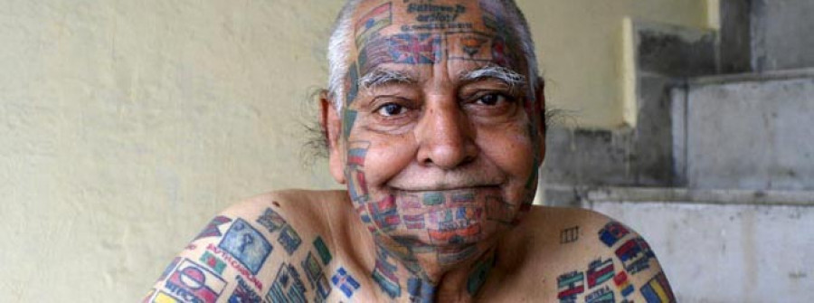 Guinness Rishi, el hombre que tiene quinientas banderas tatuadas