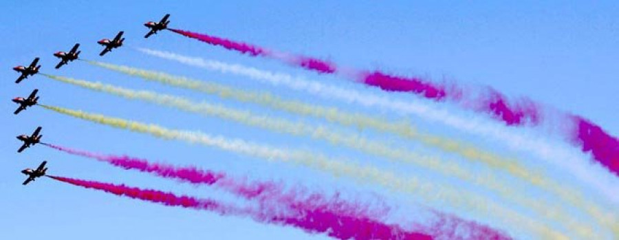 Las acrobacias de 32 aviones impresionan en A Coruña en su I Festival Aéreo