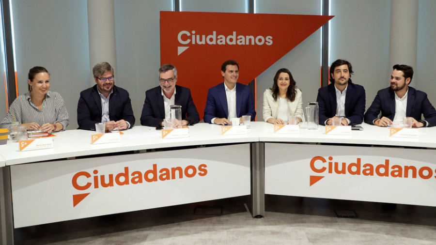 El rechazo de Ciudadanos  a negociar con Vox obstaculiza los pactos  de la derecha