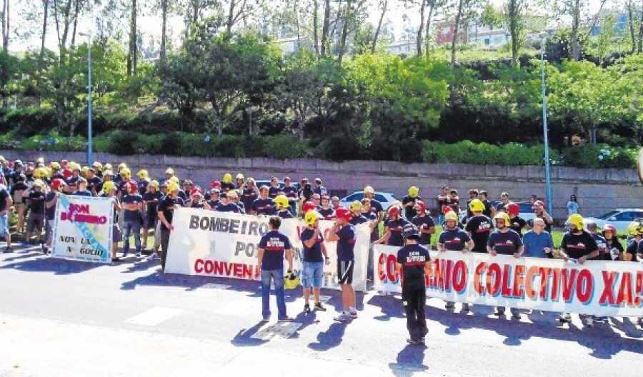 Bomberos de Galicia convocan protestas en contra de las privatizaciones