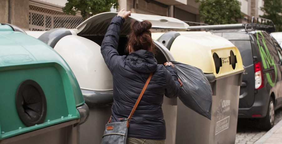 La Fiscalía pide quince años para la acusada de tirar a su bebé a la basura en Ourense