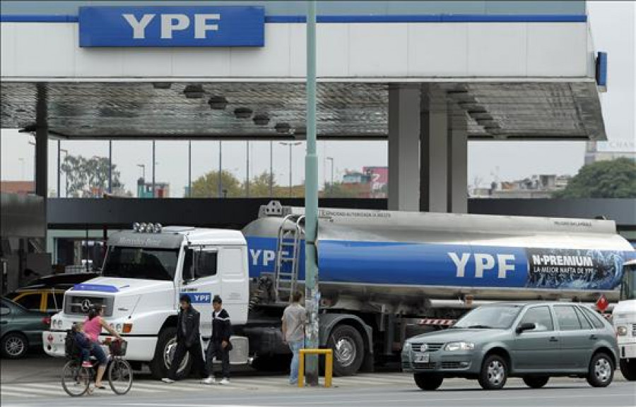 Las acciones de YPF caen un 18 por ciento en Nueva York tras anuncio de expropiación