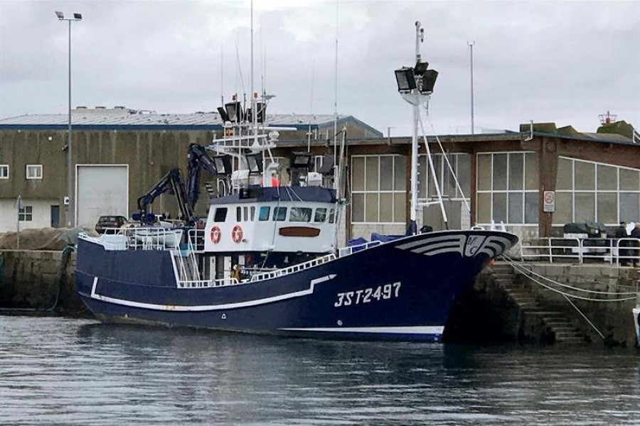 Tres muertos y un desaparecido tras el hundimiento de un pesquero en Cabo Fisterra