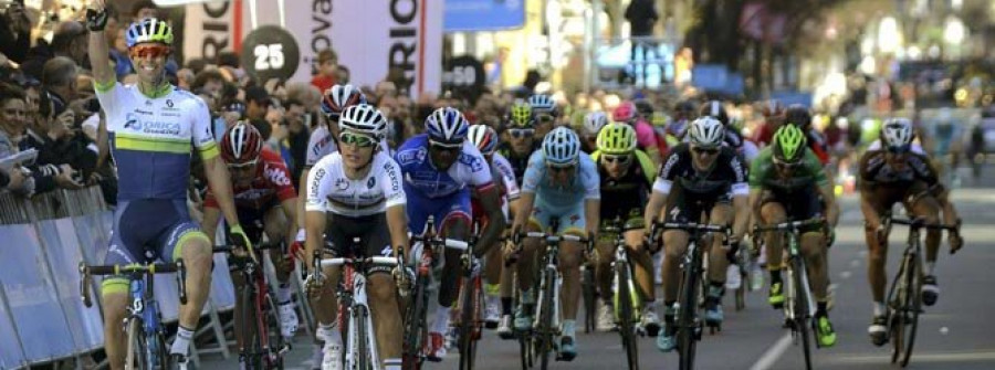 Matthews es el primer líder al ganar al sprint en Bilbao