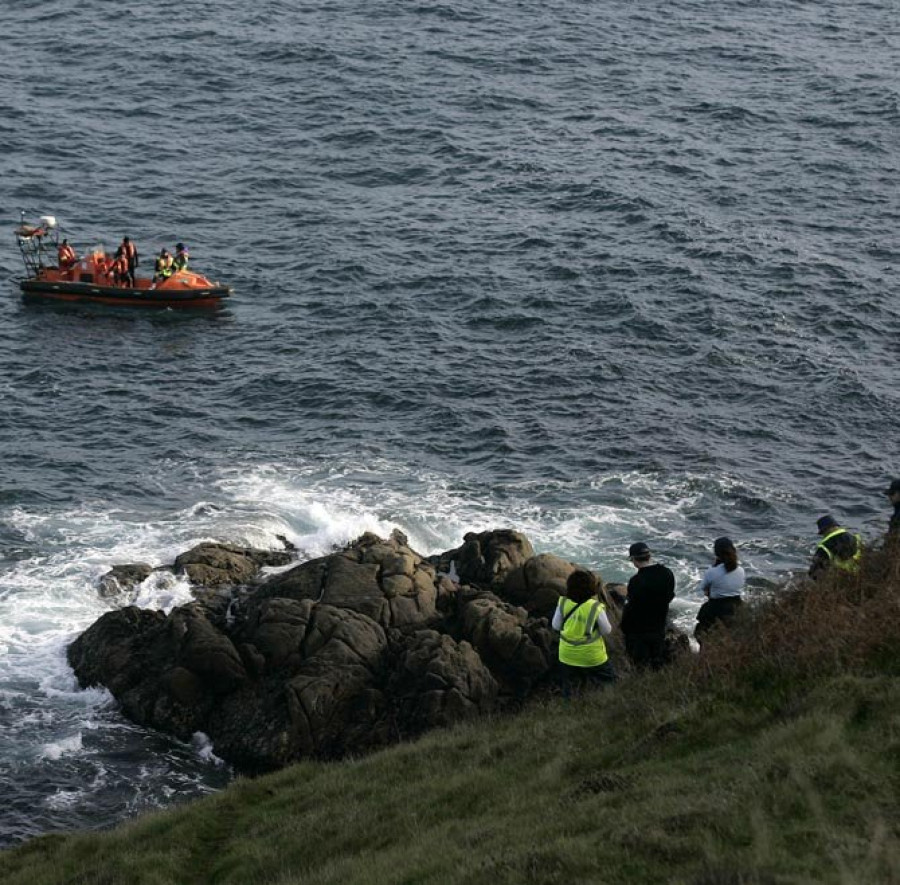 Detenido un furtivo de A Coruña con un torpedo submarino para extraer percebe