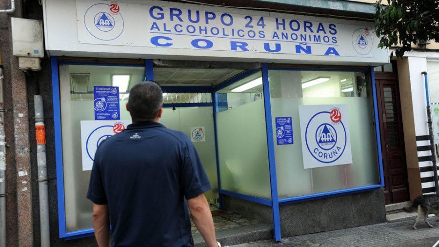 “El alcoholismo   se toma más bien como un vicio, pero es una enfermedad progresiva”