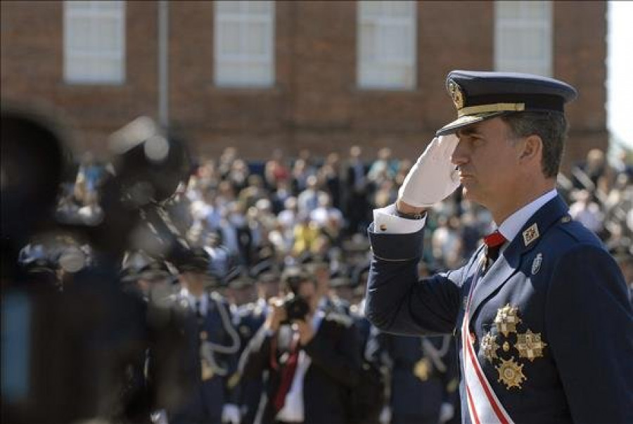 El Rey preside la entrega de despachos a los nuevos sargentos de la Armada