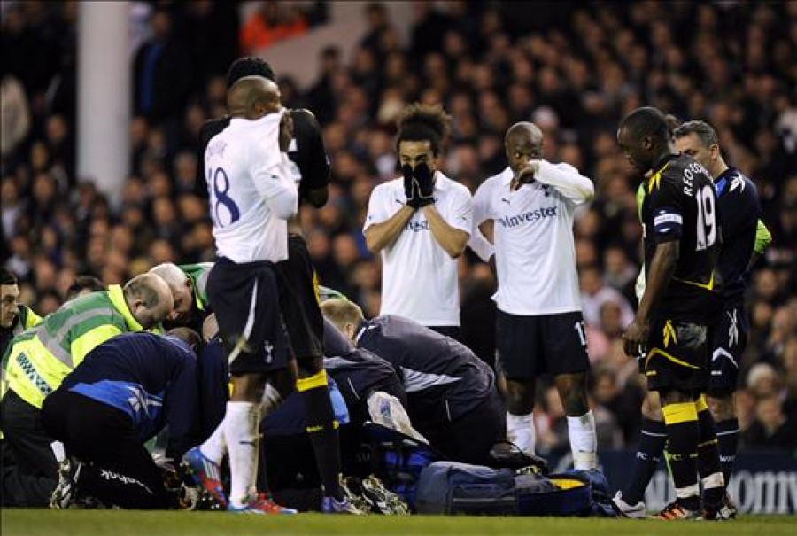 La liga inglesa revisará el protocolo para casos como el de Muamba