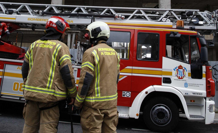 Los bomberos acuden a una alarma por un escape de gas butano a una vivienda de Os Mallos