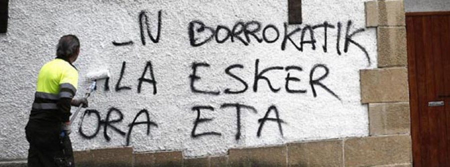 El Gobierno y los partidos, salvo Bildu, exigen a ETA que hable de su disolución