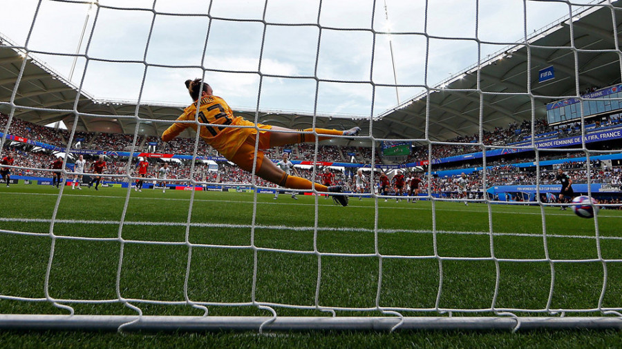 España se deja el corazón pero la abaten dos penaltis