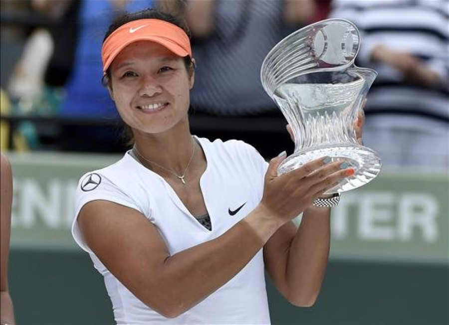La tenista Li Na hace 'top-less' para concienciar sobre el cáncer de mama