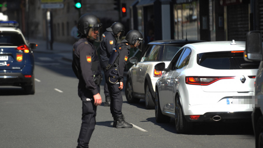 Suben a 17 los policías nacionales infectados en Galicia