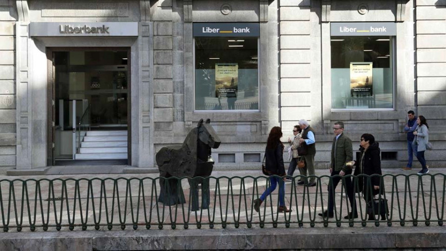 Abanca ofrece 1.700 millones por Liberbank en plena fusión con Unicaja