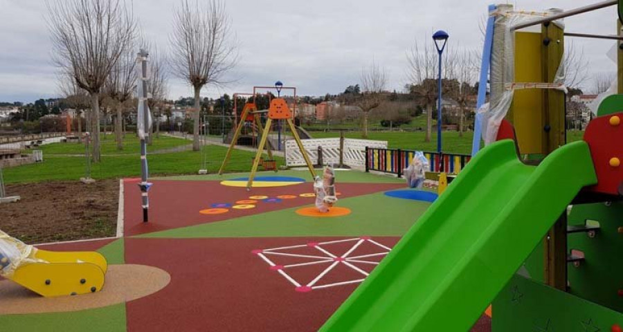 Los más pequeños de Culleredo ya pueden disfrutar de otro parque con juegos en el paseo de O Burgo