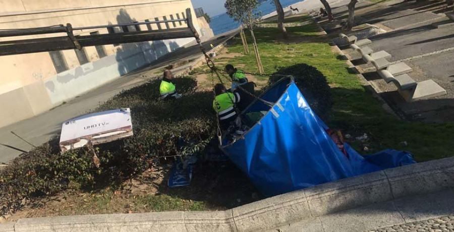 Los servicios sociales trasladan a un refugio a la indigente de Las Esclavas