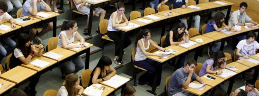 La Xunta volverá a congelar las tasas universitarias el próximo curso 2015-16