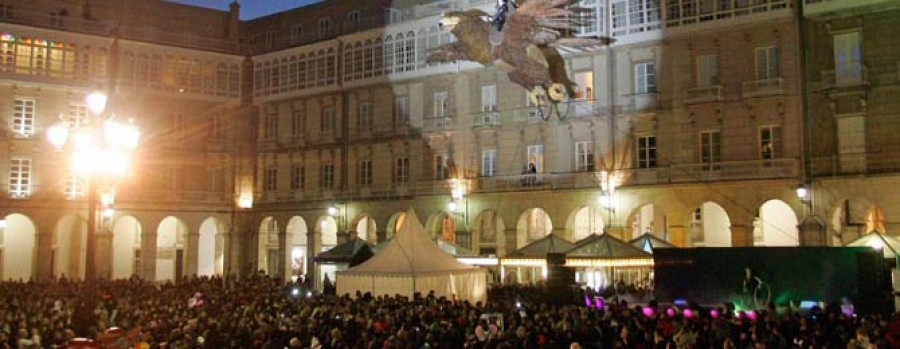 Malabaristas y un águila gigante  llenan de magia el carnaval coruñés